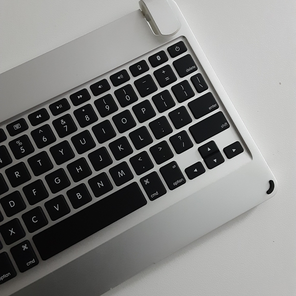 Brydge Wireless Keyboard - Picture 4 of 8